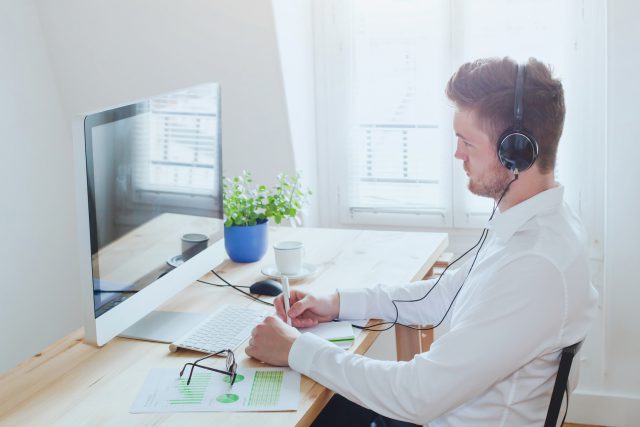 Zlecasz pracę zdalną? Pomyśl o skorzystaniu z outsourcingu IT