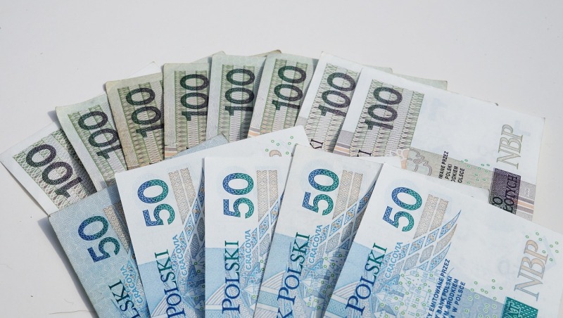 W jakich biznesach wykorzystuje się usługę cash handlingu?